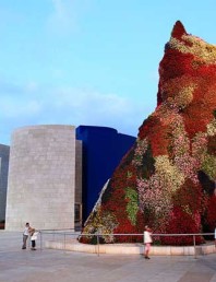 Jeff Koons flower sculpture